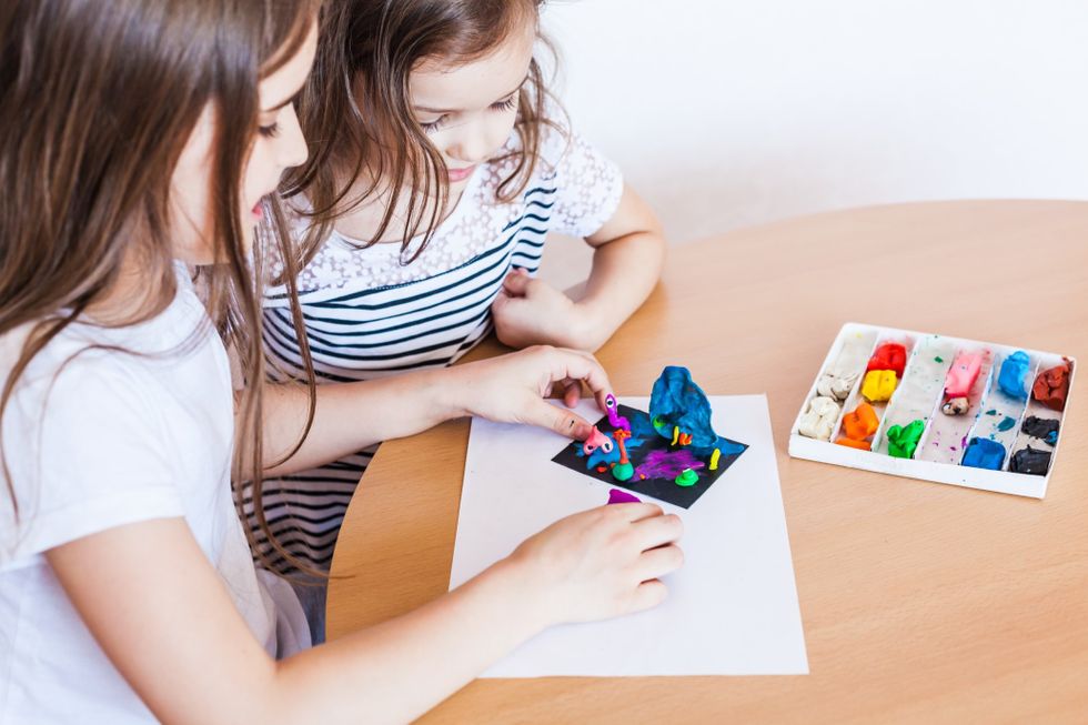 10 art activities for preschoolers + toddlers that don’t require a PhD in Pinterest