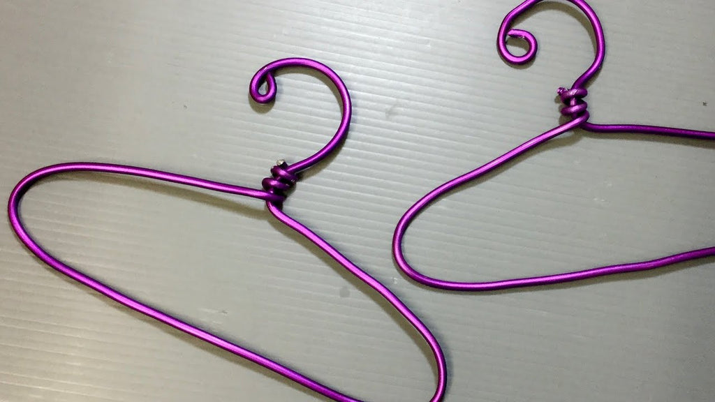 How to use aluminum wire to make your own Do It Yourself clothes hangers for American Girl 18" dolls