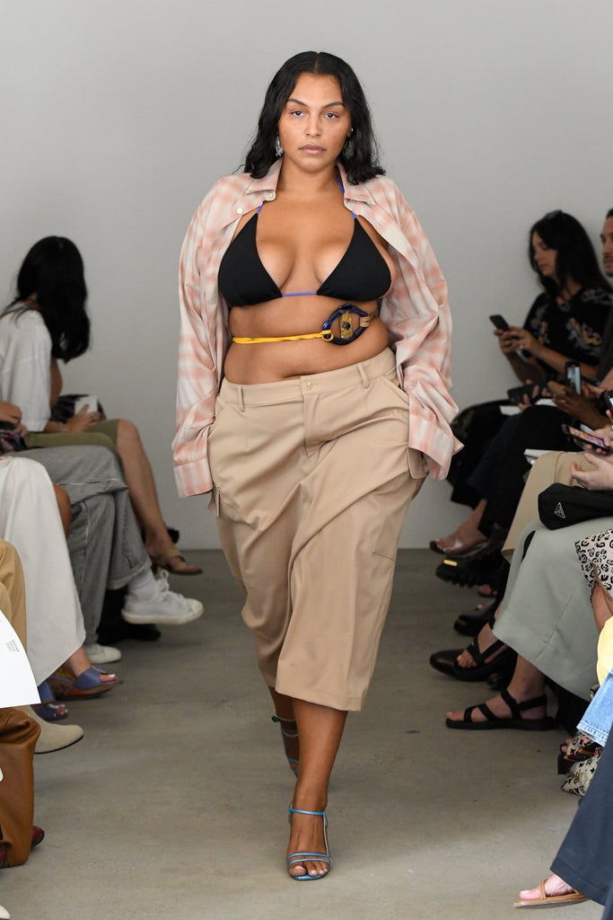 Who Is 2022’s Bare Midriff Trend For?