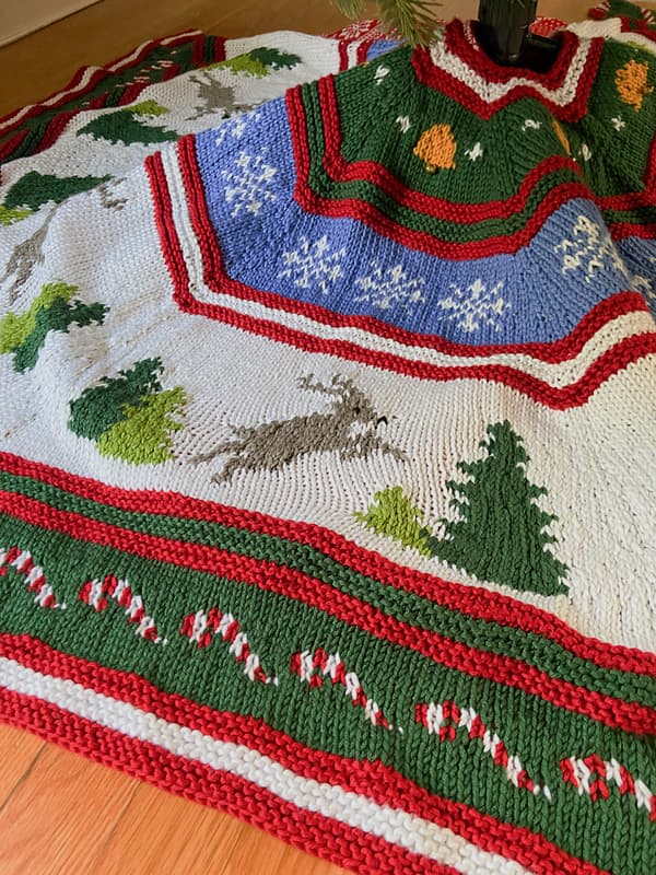 Reindeer Games Tree Skirt Knitting Pattern